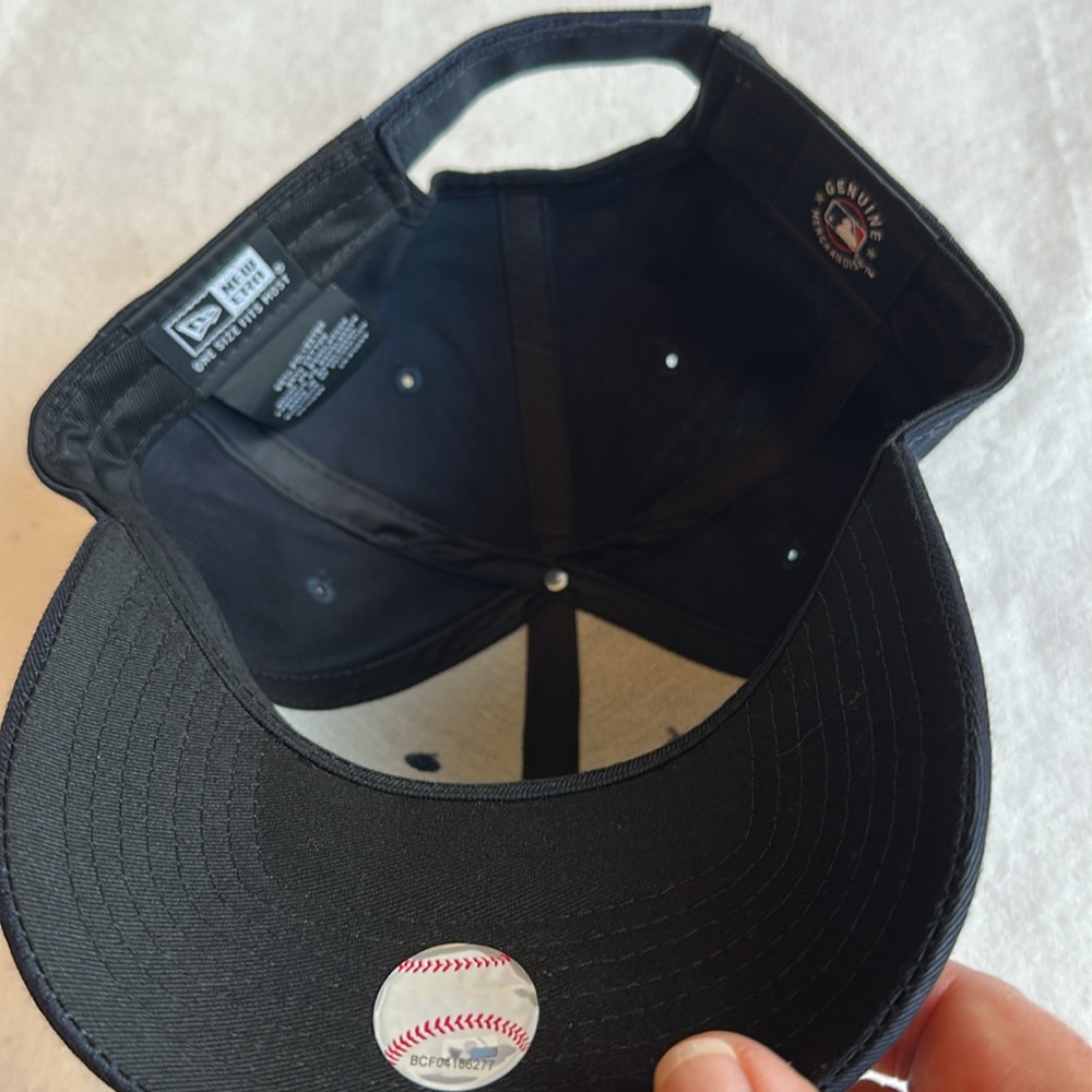 New, New York Yankees Baseball Cap Hat in dark navy blue with white Logo, OSFM - Picture 7 of 9